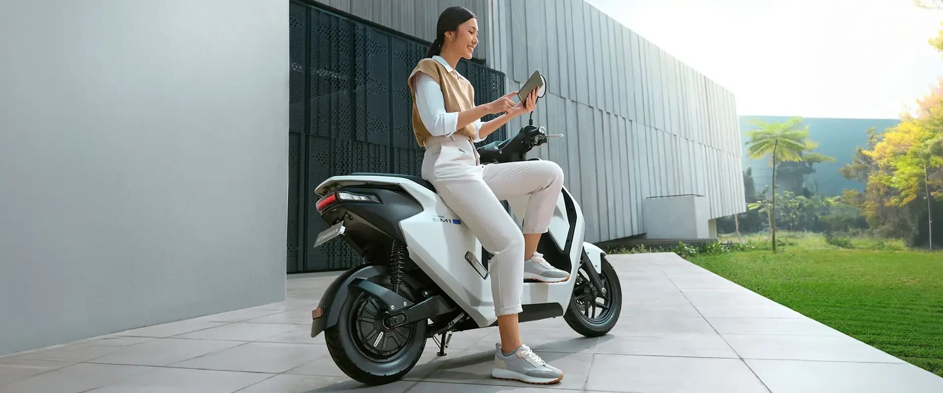 lifestyle-photo-em1-1920x800-05-tr-2-11082023-073237.webp