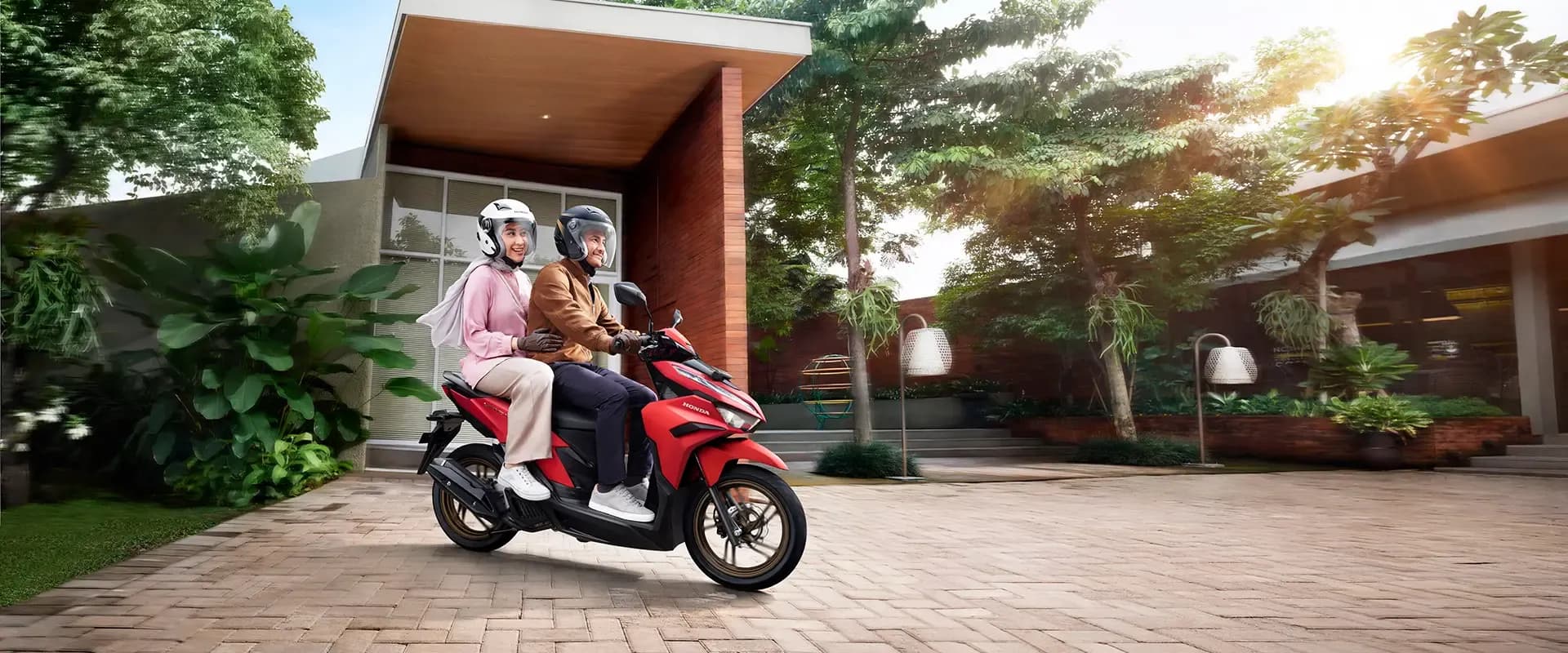 lifestyle-photo-product-banner-1920x800px-28032024-042756-02042024-061622.webp